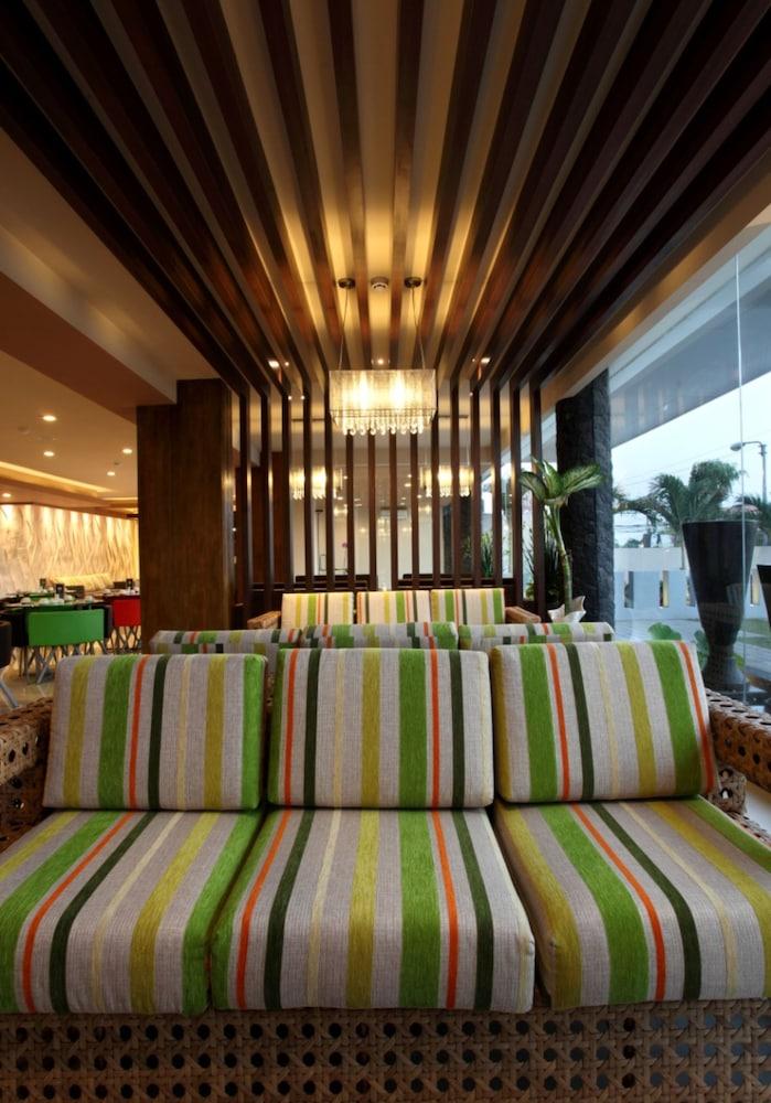 Sun Royal Hotel Kuta  Exterior photo